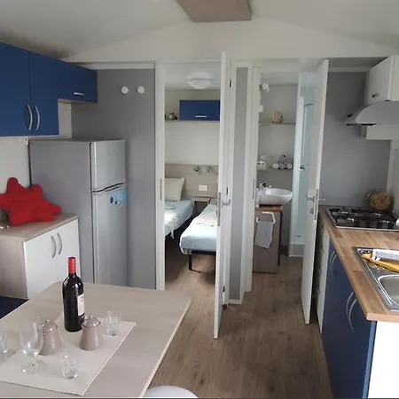 Aldeamento Turístico Camping Oase Praha 4*