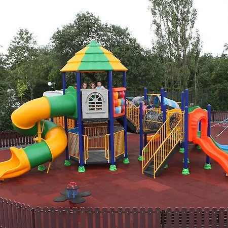Aldeamento Turístico Camping Oase Praha