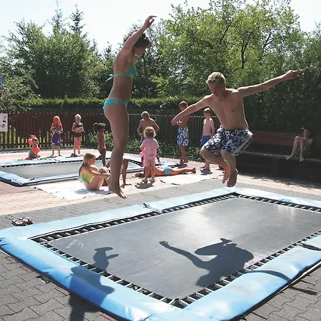 Aldeamento Turístico Camping Oase Praha Zlatníky