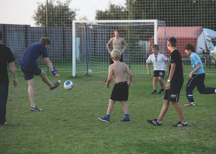 Camping Oase Praha Zlatniky (Central Bohemian)